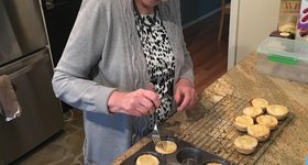 Mum visits me in D.C. and does some Christmas baking